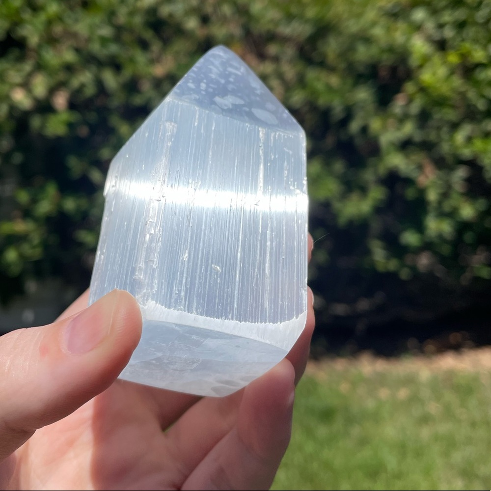 Stunning Selenite tower - Picture 4 of 15